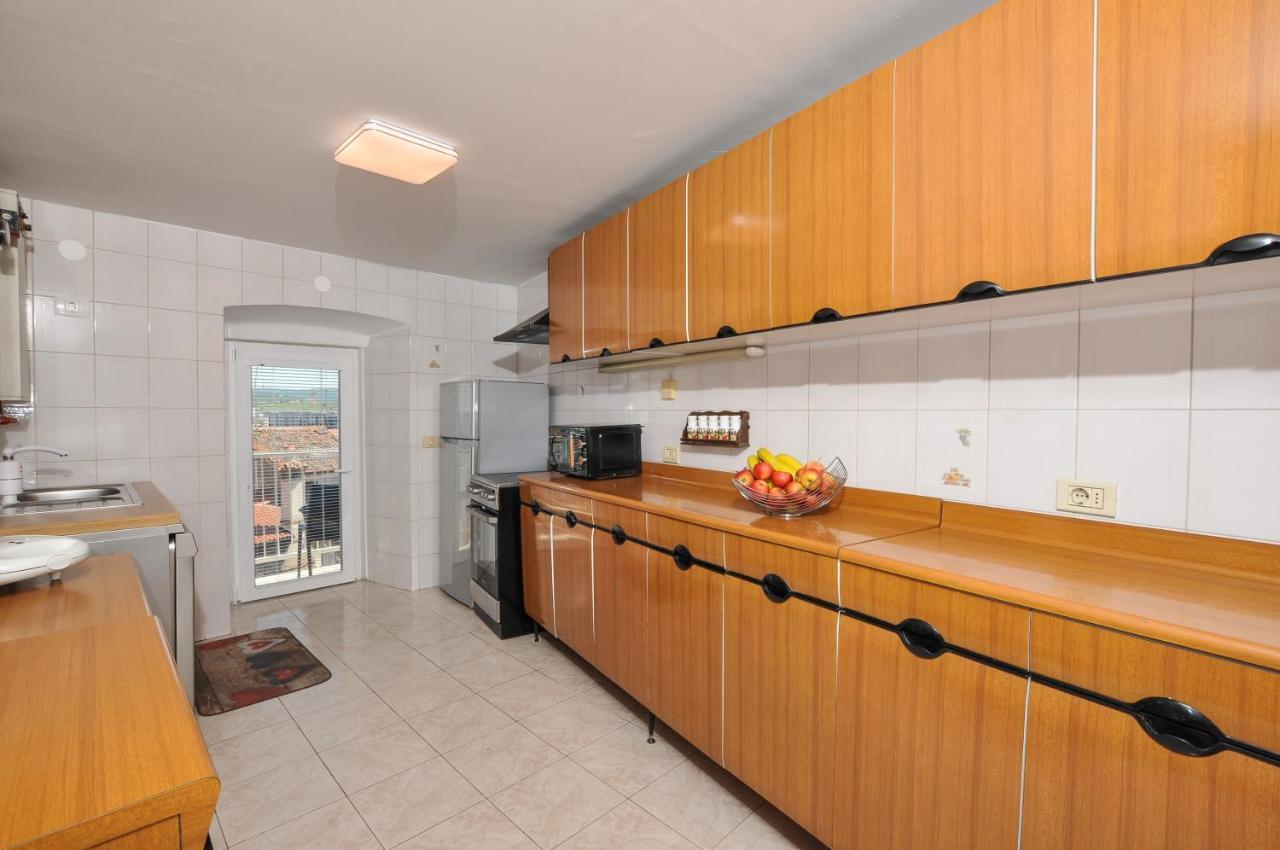 Apartment Katarina Koper - Old Historic Centre With Free Parking Buitenkant foto